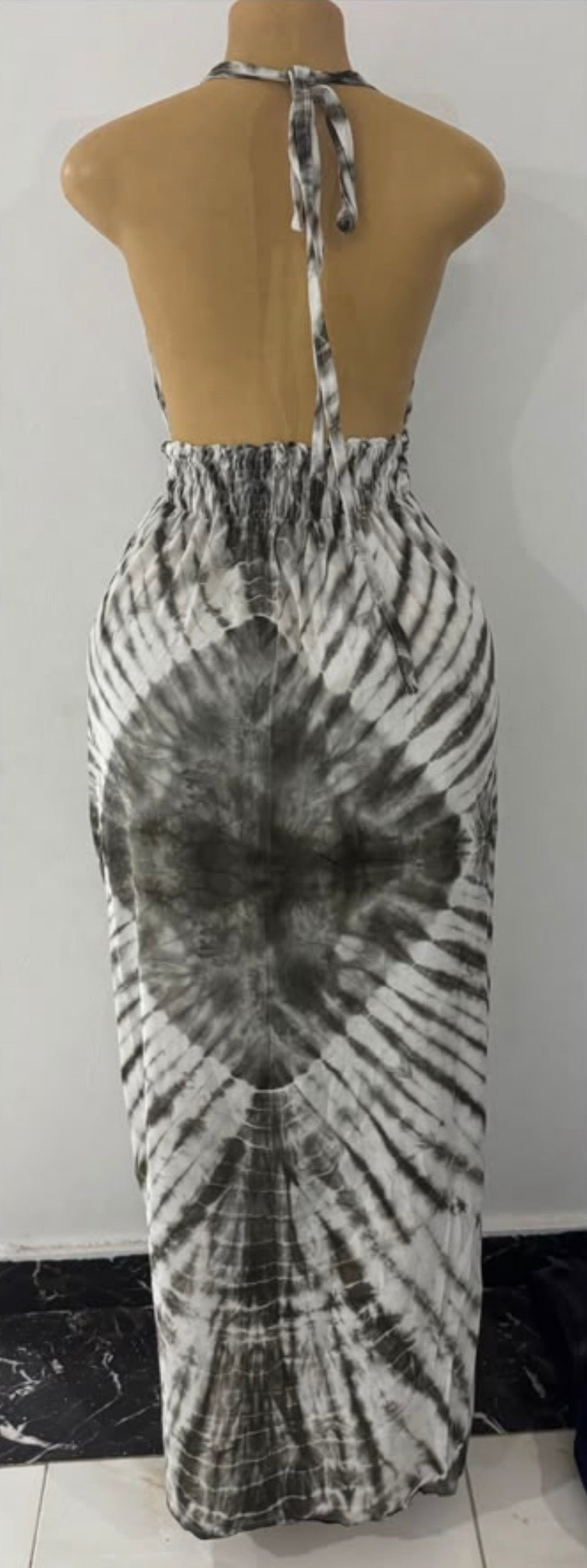 Backless Baati